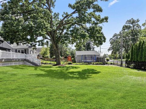 Tiny photo for 330 N Oaklawn Avenue, Elmhurst, IL 60126 (MLS # 12446584)