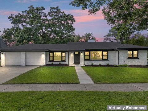 Tiny photo for 330 N Oaklawn Avenue, Elmhurst, IL 60126 (MLS # 12446584)