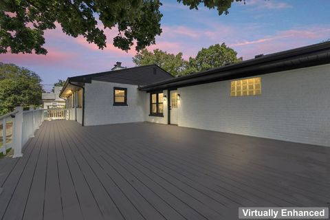 Tiny photo for 330 N Oaklawn Avenue, Elmhurst, IL 60126 (MLS # 12446584)