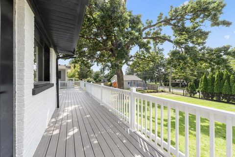 Tiny photo for 330 N Oaklawn Avenue, Elmhurst, IL 60126 (MLS # 12446584)