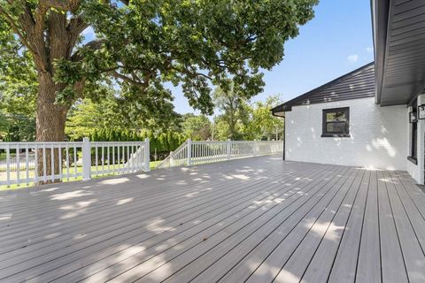 Tiny photo for 330 N Oaklawn Avenue, Elmhurst, IL 60126 (MLS # 12446584)