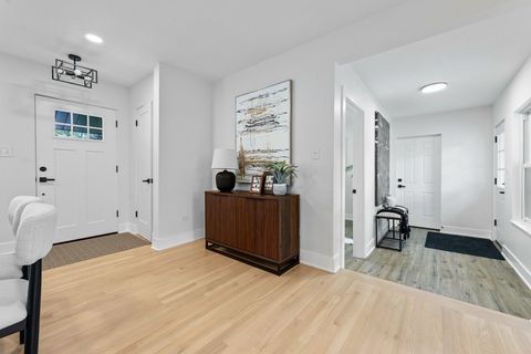 Tiny photo for 330 N Oaklawn Avenue, Elmhurst, IL 60126 (MLS # 12446584)