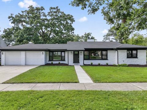 Tiny photo for 330 N Oaklawn Avenue, Elmhurst, IL 60126 (MLS # 12446584)