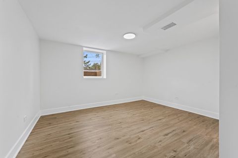 Tiny photo for 330 N Oaklawn Avenue, Elmhurst, IL 60126 (MLS # 12446584)