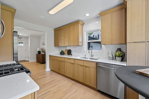 Tiny photo for 330 N Oaklawn Avenue, Elmhurst, IL 60126 (MLS # 12446584)