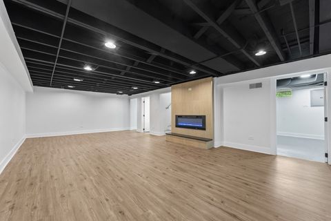 Tiny photo for 330 N Oaklawn Avenue, Elmhurst, IL 60126 (MLS # 12446584)