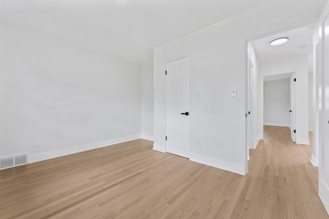 Tiny photo for 330 N Oaklawn Avenue, Elmhurst, IL 60126 (MLS # 12446584)