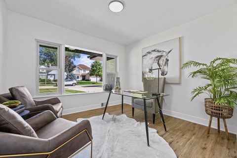 Tiny photo for 330 N Oaklawn Avenue, Elmhurst, IL 60126 (MLS # 12446584)