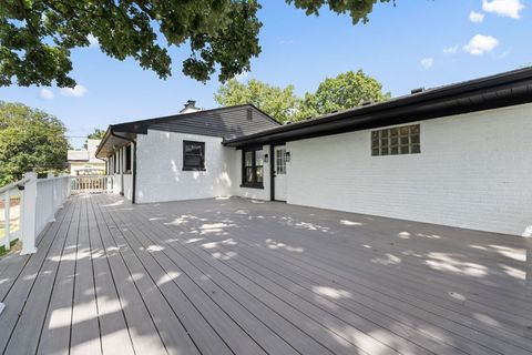 Tiny photo for 330 N Oaklawn Avenue, Elmhurst, IL 60126 (MLS # 12446584)