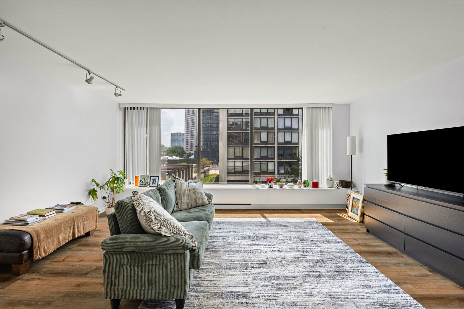 5455 N Sheridan Road 408