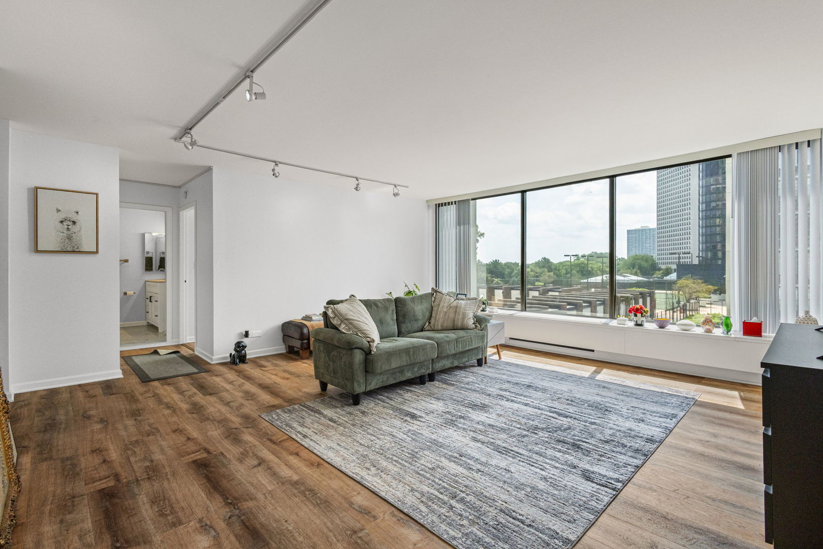 5455 N Sheridan Road 408