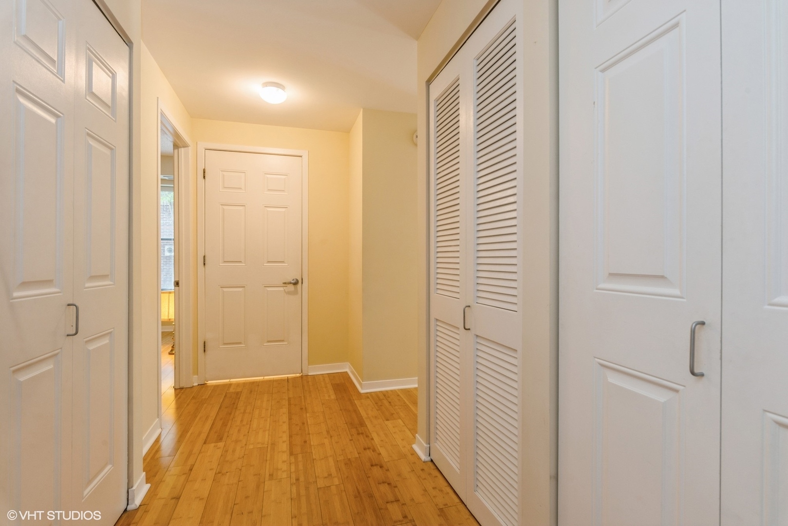 2335 W Belle Plaine Avenue 109
