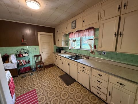 Tiny photo for 2528 Farnam Street, Davenport, IA 52803 (MLS # 12583515)