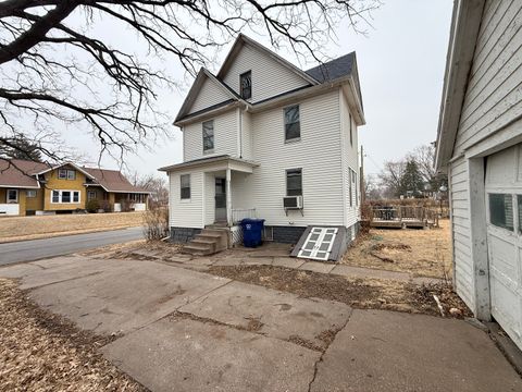 Tiny photo for 2528 Farnam Street, Davenport, IA 52803 (MLS # 12583515)