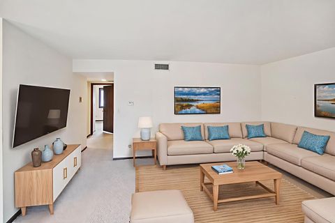 Tiny photo for 210 E Fountainview Lane #3A, Lombard, IL 60148 (MLS # 12543039)