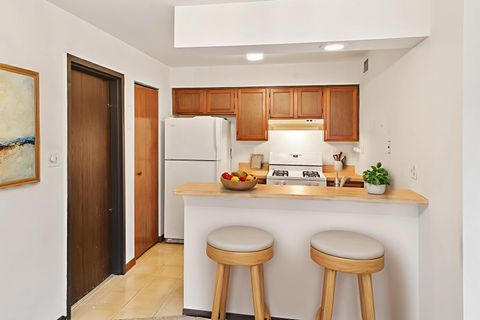 Tiny photo for 210 E Fountainview Lane #3A, Lombard, IL 60148 (MLS # 12543039)