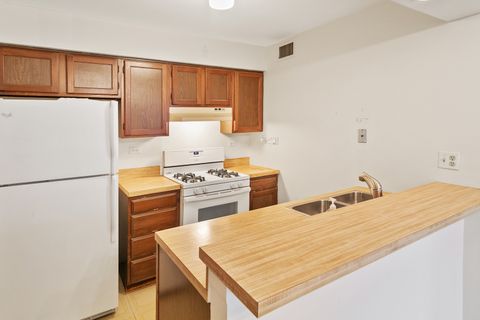 Tiny photo for 210 E Fountainview Lane #3A, Lombard, IL 60148 (MLS # 12543039)