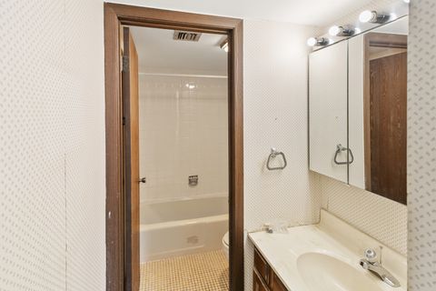 Tiny photo for 210 E Fountainview Lane #3A, Lombard, IL 60148 (MLS # 12543039)