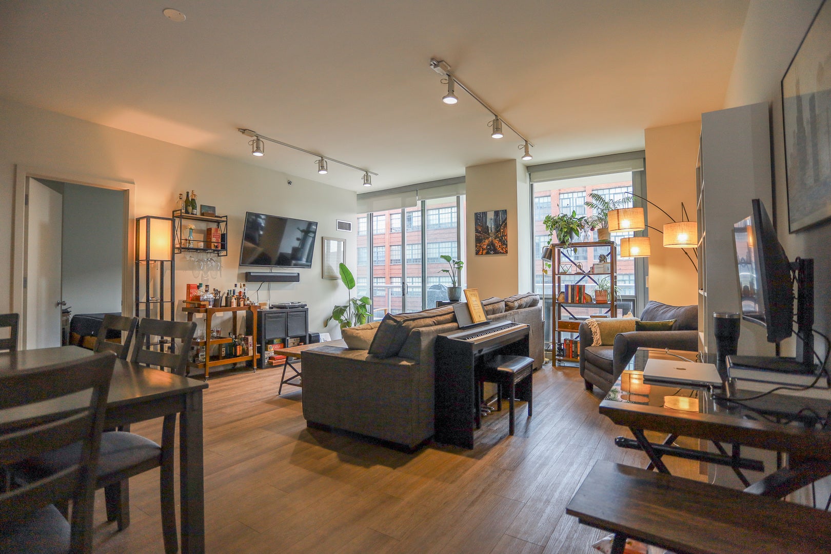 910 W Huron Street 1303