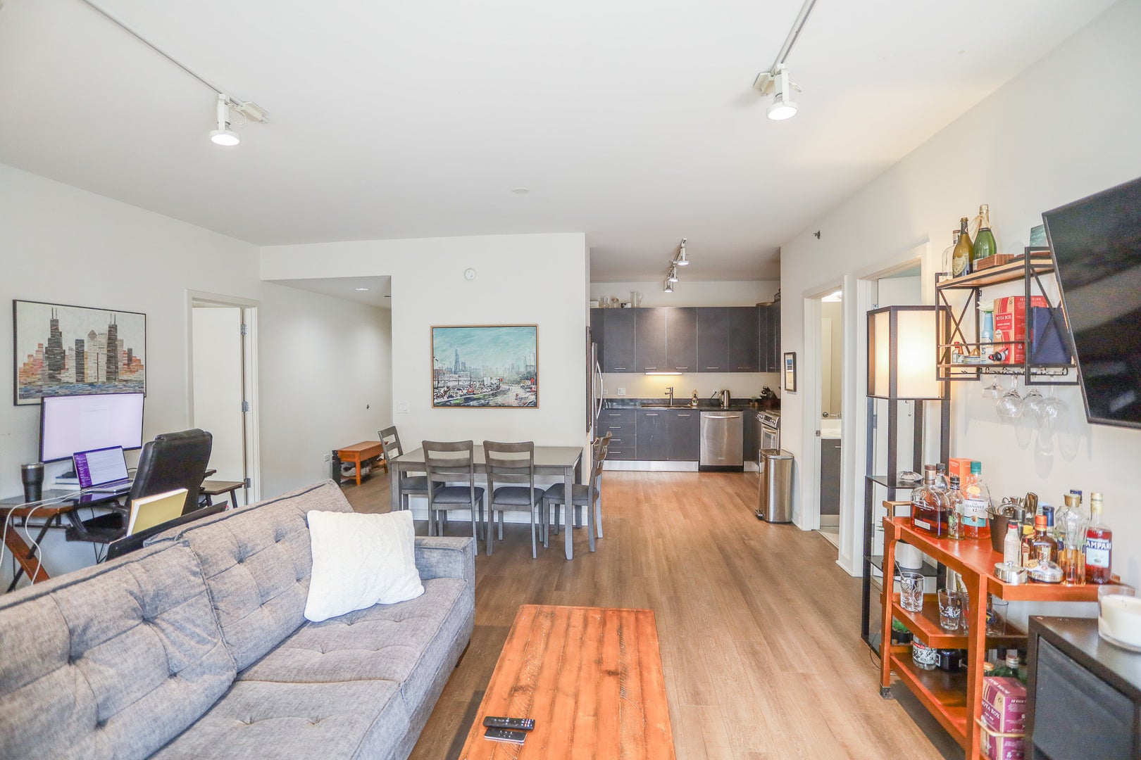 910 W Huron Street 1303