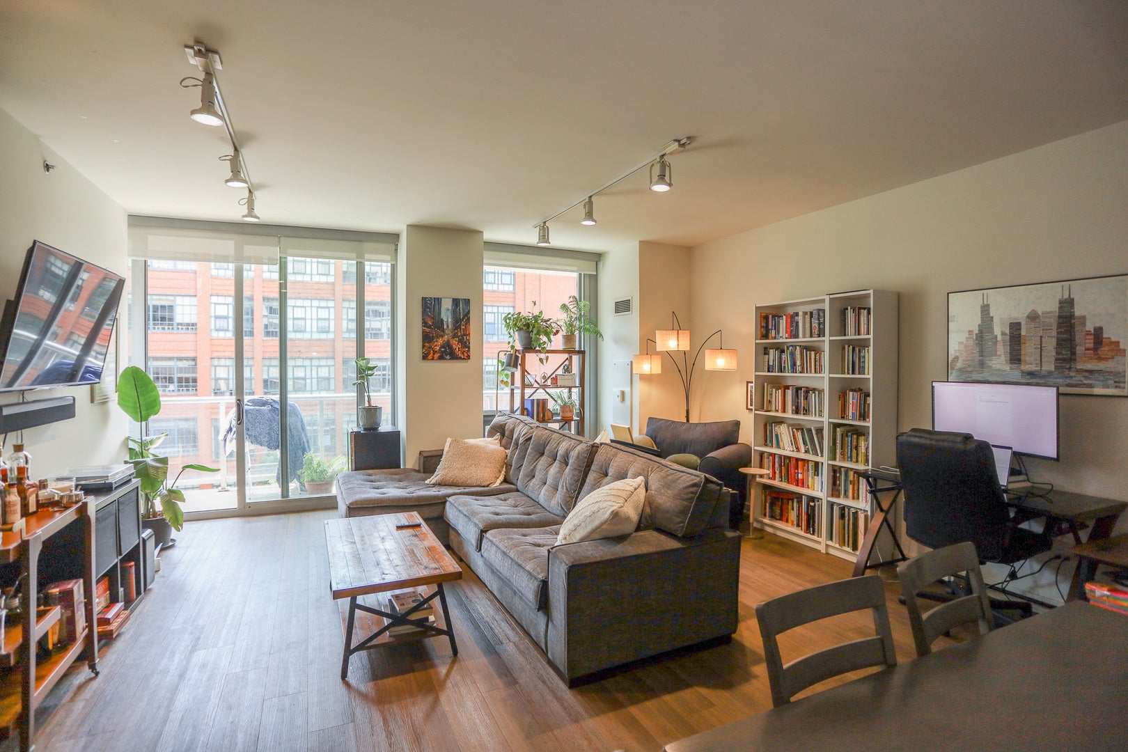 910 W Huron Street 1303