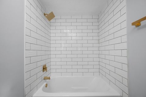 Tiny photo for 2501 E 34th Street Court, Davenport, IA 52807 (MLS # 12609131)