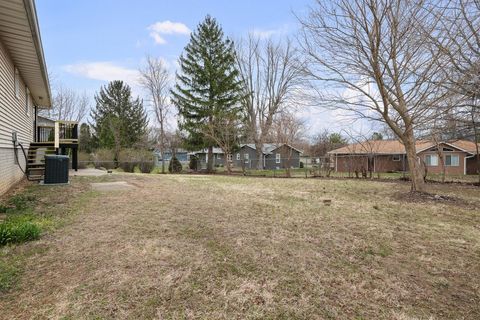 Tiny photo for 2501 E 34th Street Court, Davenport, IA 52807 (MLS # 12609131)