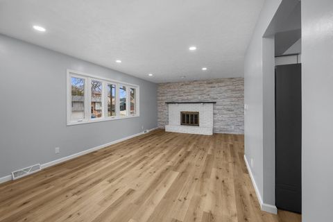 Tiny photo for 2501 E 34th Street Court, Davenport, IA 52807 (MLS # 12609131)