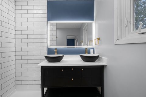 Tiny photo for 2501 E 34th Street Court, Davenport, IA 52807 (MLS # 12609131)