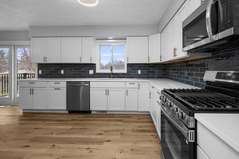 Tiny photo for 2501 E 34th Street Court, Davenport, IA 52807 (MLS # 12609131)