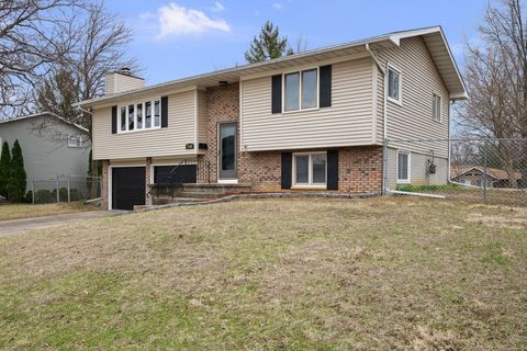 Tiny photo for 2501 E 34th Street Court, Davenport, IA 52807 (MLS # 12609131)