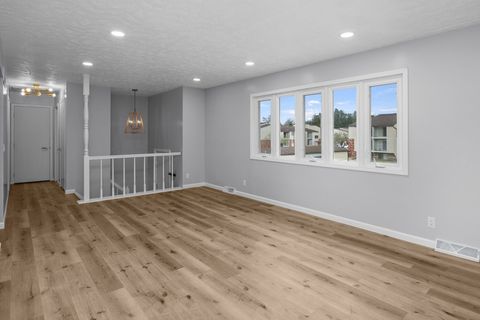 Tiny photo for 2501 E 34th Street Court, Davenport, IA 52807 (MLS # 12609131)