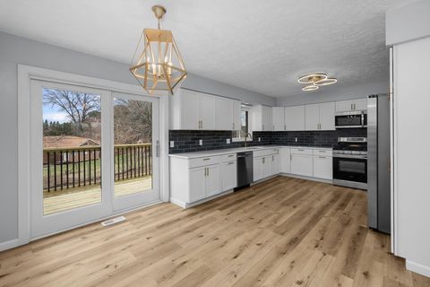 Tiny photo for 2501 E 34th Street Court, Davenport, IA 52807 (MLS # 12609131)