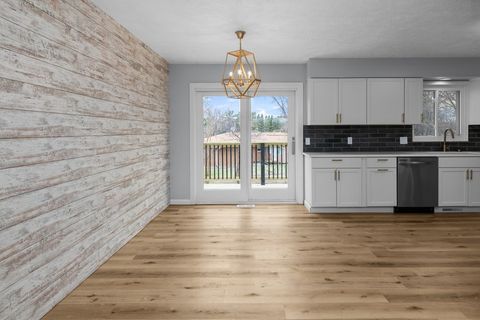 Tiny photo for 2501 E 34th Street Court, Davenport, IA 52807 (MLS # 12609131)