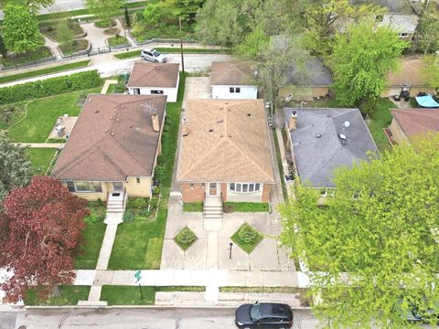 Tiny photo for 8642 Gross Point Road, Skokie, IL 60077 (MLS # 12637387)