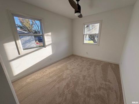 Tiny photo for 3305 Selmaville Road, Salem, IL 62881 (MLS # EB460242)