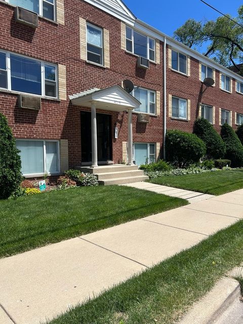 A home in Des Plaines