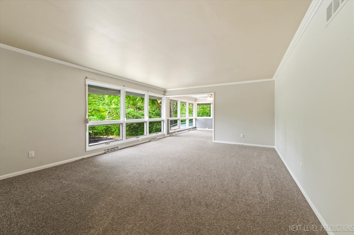 38W042 Silver Glen Road