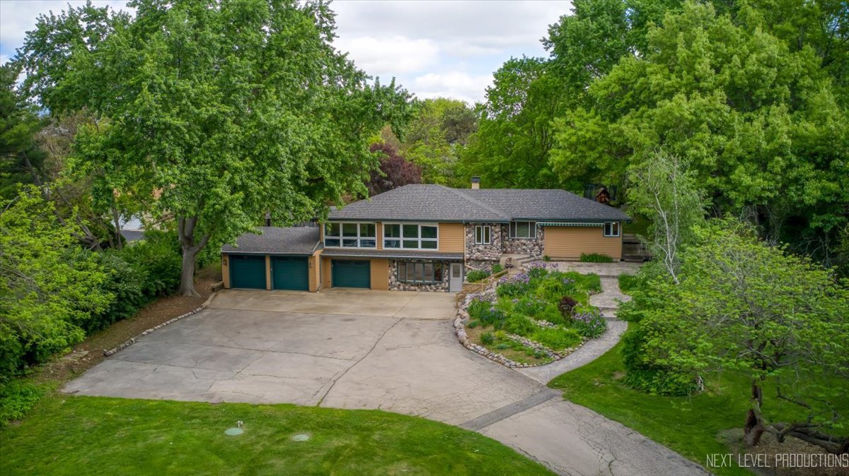 38W042 Silver Glen Road