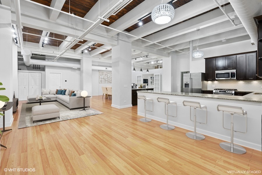 312 N MAY Street 2IJ