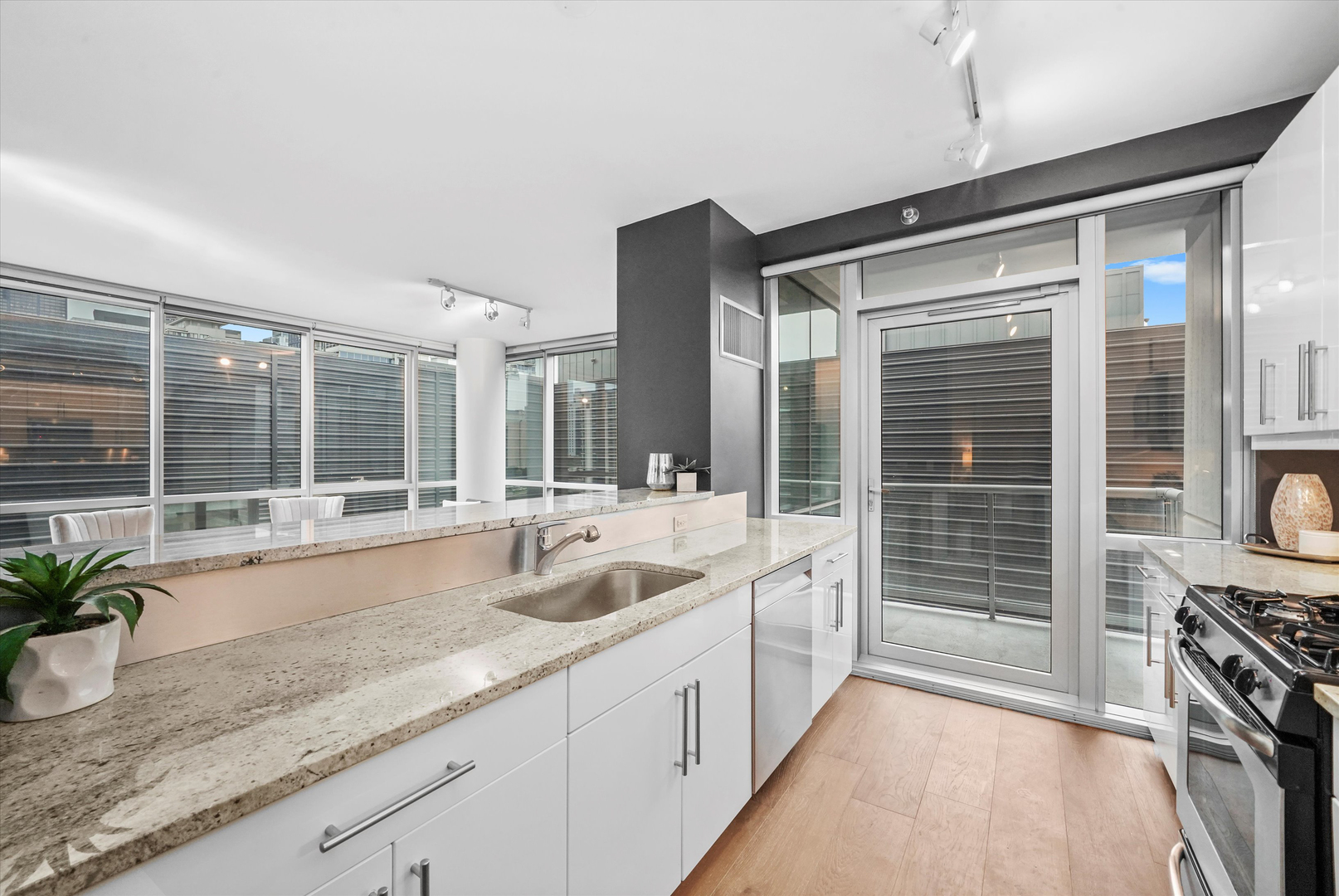 125 S Green Street 806A