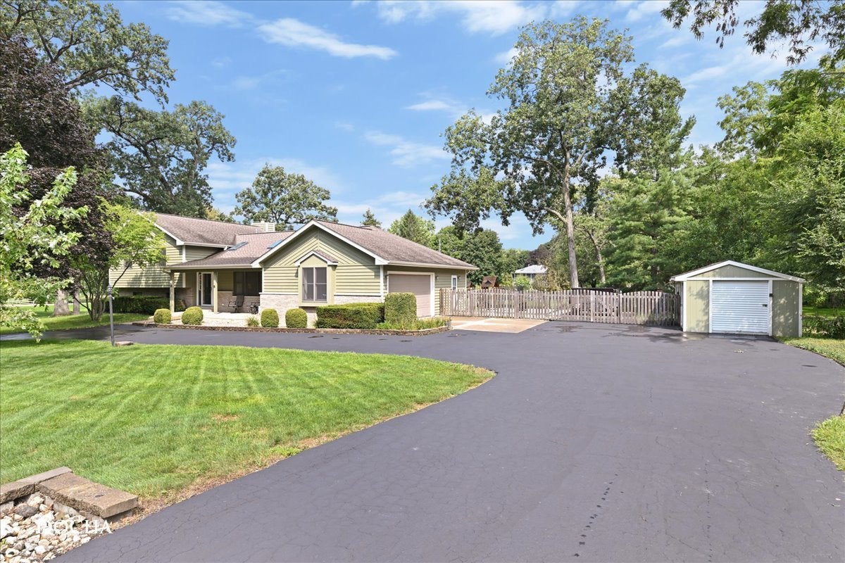 48 Glenda Lane