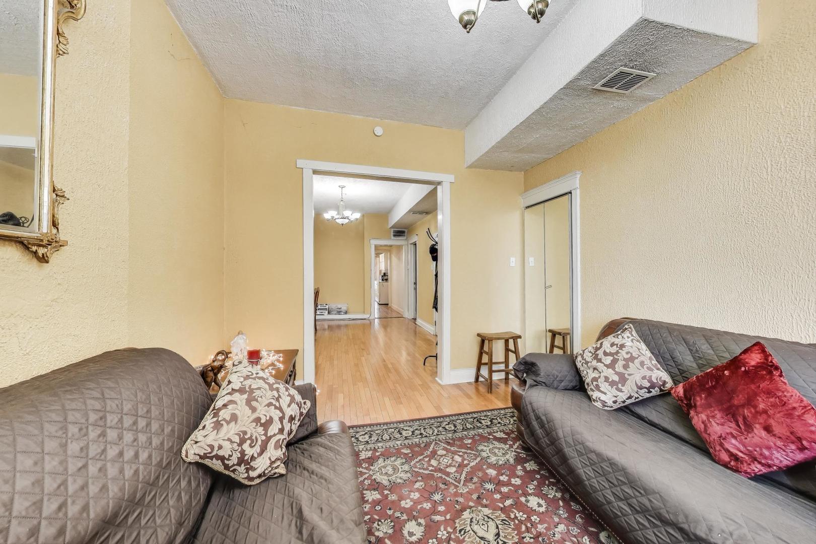 1050 N Ashland Avenue