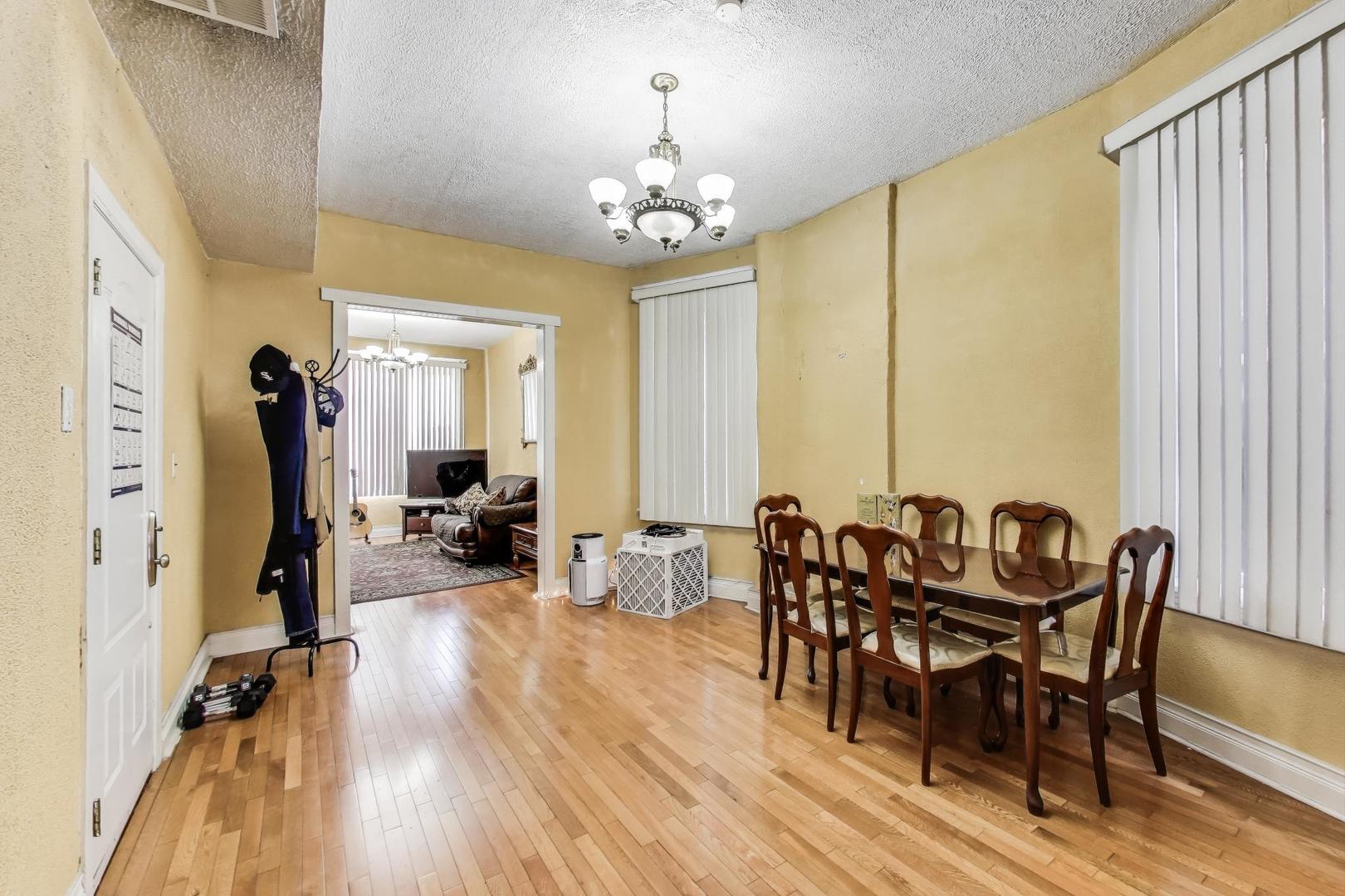 1050 N Ashland Avenue
