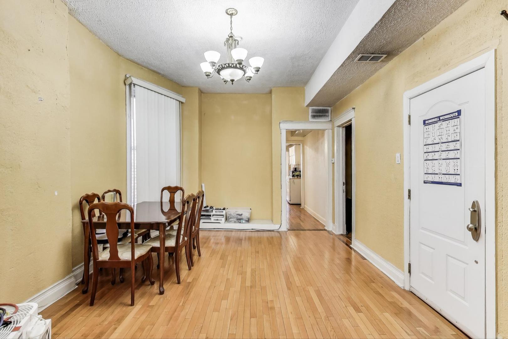 1050 N Ashland Avenue