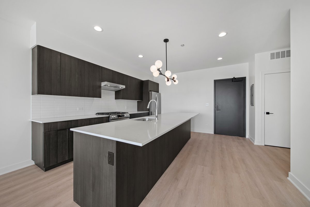 1801 W Grand Avenue 405