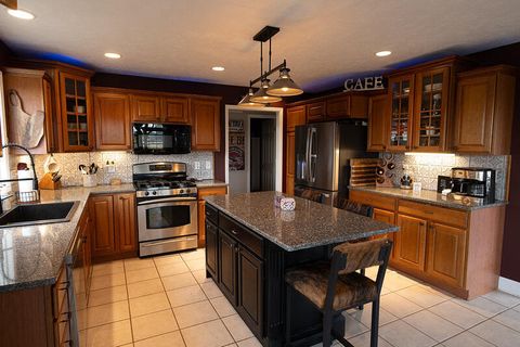Tiny photo for 6 Knollbrook Court, Bloomington, IL 61705 (MLS # 12501390)
