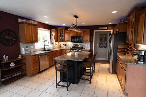 Tiny photo for 6 Knollbrook Court, Bloomington, IL 61705 (MLS # 12501390)
