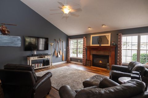 Tiny photo for 6 Knollbrook Court, Bloomington, IL 61705 (MLS # 12501390)