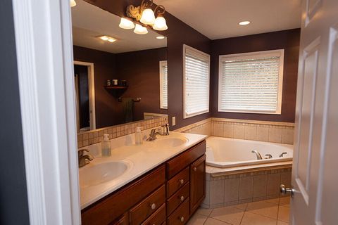 Tiny photo for 6 Knollbrook Court, Bloomington, IL 61705 (MLS # 12501390)